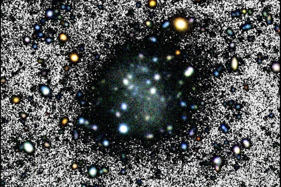幽霊のような見えない銀河「超拡散矮小銀河『ぬ～べ～（スペイン語）』」を発見