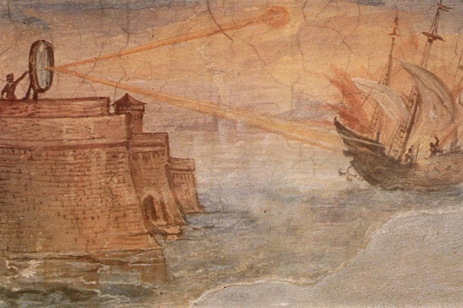 太陽光で敵船を燃やす！アルキメデスの古代兵器「死の光線」は実現可能だった?!