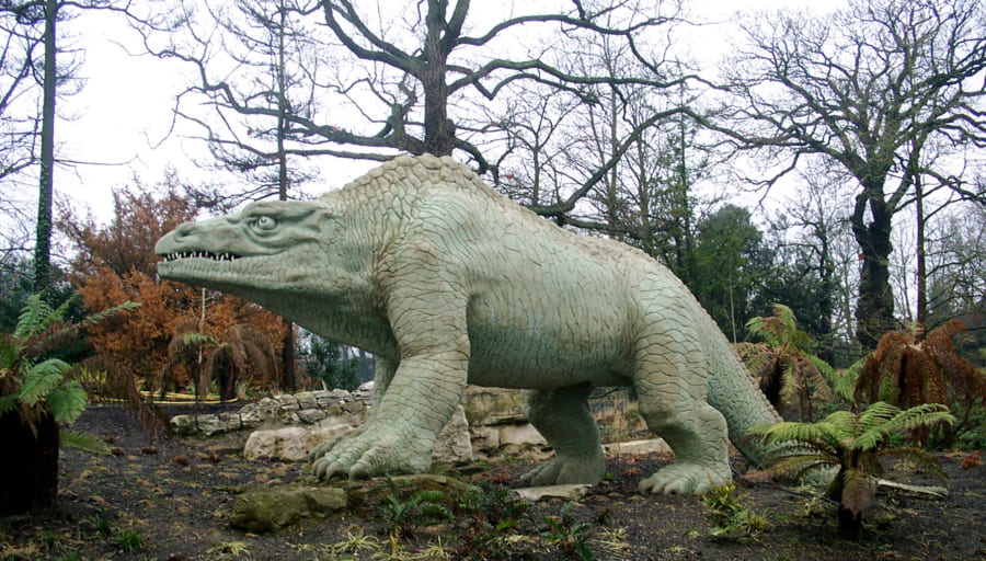 ホーキンズが1854年に彫刻したメガロサウルス