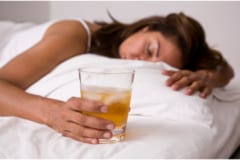 就寝前の飲酒はどんな影響を与えるのか