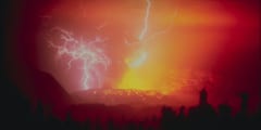 インドネシア・ガルングン山の噴火で発生した火山雷（1982年）