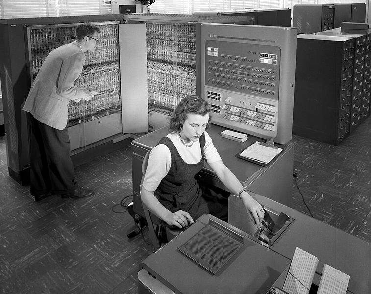 1957年のNACAでのIBM 704メインフレーム