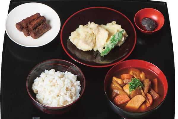 徳川家康が食べていた食事を再現したもの、家康は薬学に精通していたこともあり栄養のバランスは非常にいい