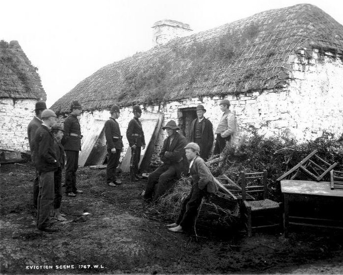 地主から立ち退きを迫られるアイルランド農民の一家（1879年）