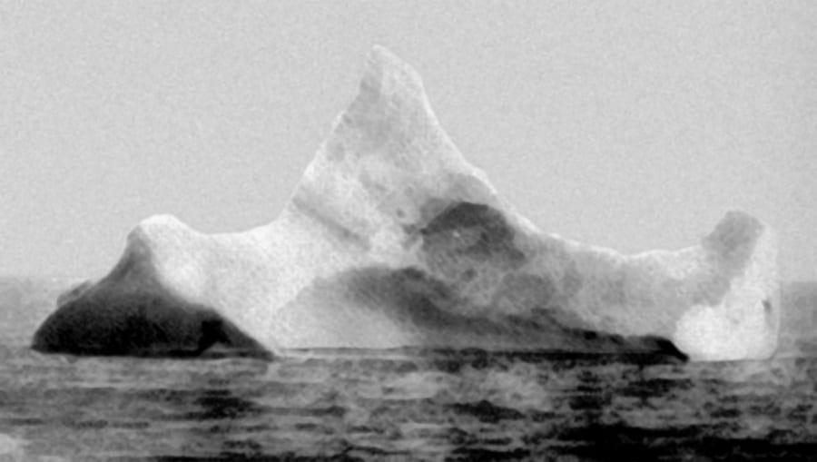 別の写真。タイタニック号を沈没させたとされる氷山