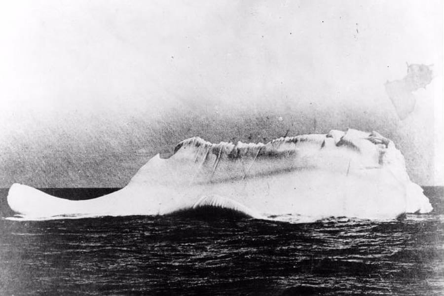 写真に残された「タイタニック号を沈没させた氷山」