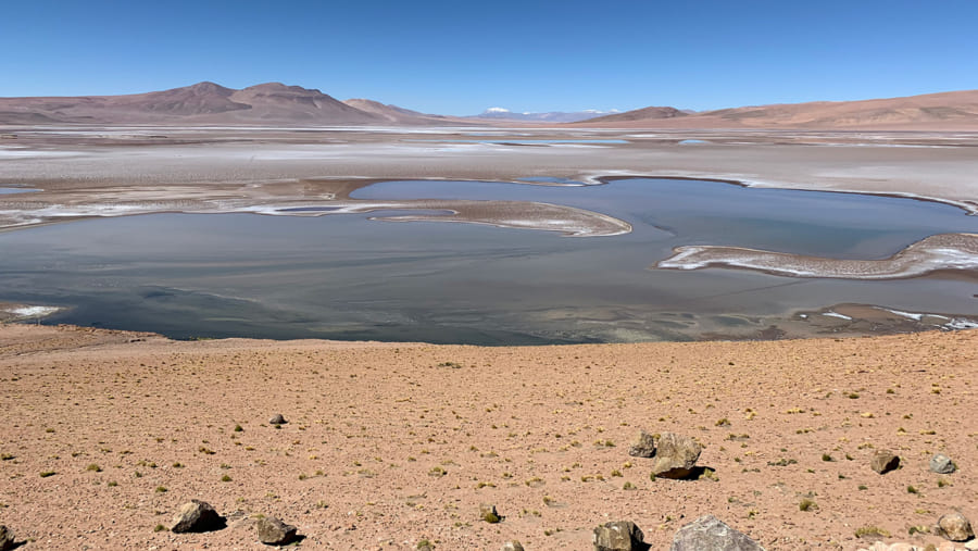 火星で地球の「塩湖」のような跡を発見
