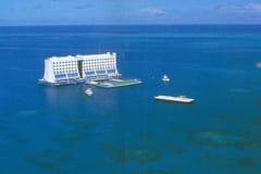 世界初の海上ホテルが1万4000キロを漂流して流れ着いたのは「北朝鮮」だったの画像 1/4
