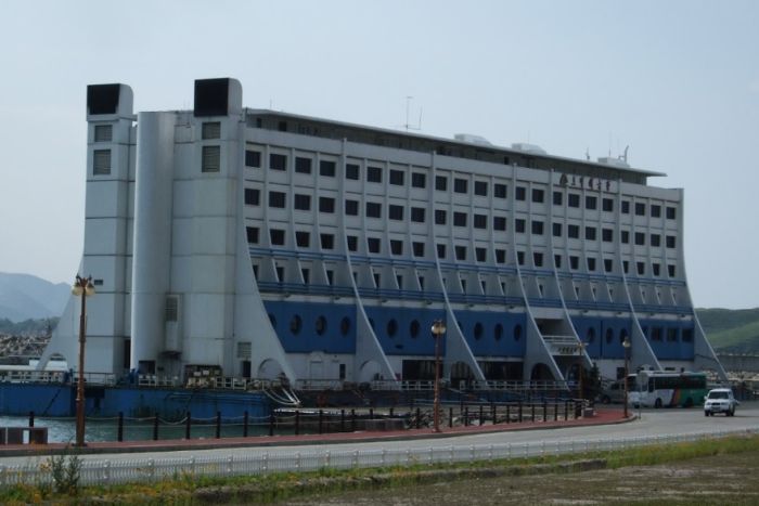 世界初の海上ホテルが1万4000キロを漂流して流れ着いたのは「北朝鮮」だったの画像 4/4