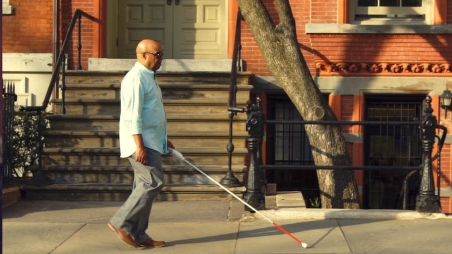 「なぜ今まで無かったの？」視覚障害者が開発に携わった「スマート杖」が革命的