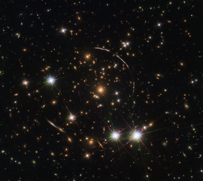 「1個なのに12個見える」ドッペルゲンガー銀河を観測