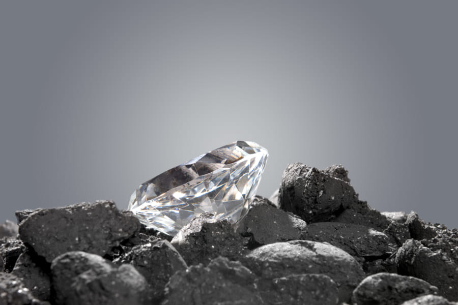 ダイヤモンドより硬い「超硬ガラス」が開発される