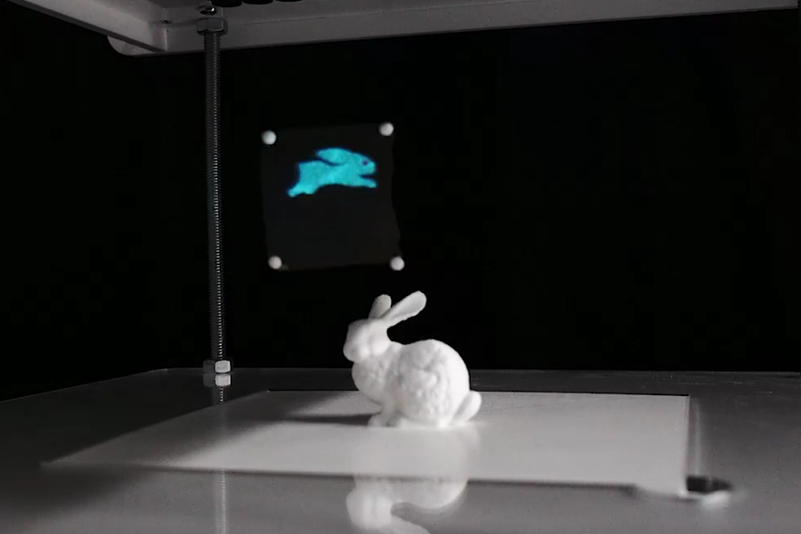 障害物があっても自在に物質を摘んで動かし、3D映像の投影もできる「音響ピンセット」