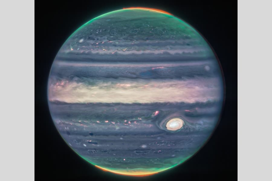 オーロラやリングの姿も！　ジェイムズ・ウェッブ宇宙望遠鏡が捉えた「最新の木星」写真！