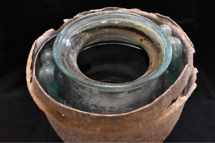 古代ローマの遺跡から「人骨」を浸したワインを発見！液体で現存する世界最古のワインに
